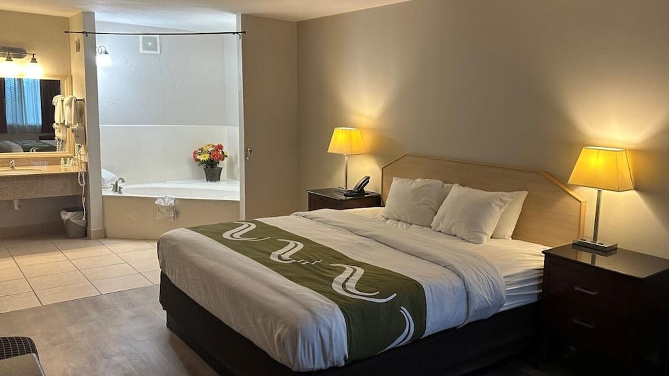 哈瓦苏湖城品质套房酒店