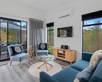 Kotuku Apartment - Kaiteriteri Holiday Unit - 凯特里特里 - 客厅