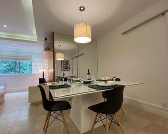 Av Atlântica - 3 Bedroom Beach Apartment - Leme - 里约热内卢 - 餐厅
