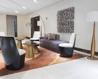 Mactan Newtown Condo Near International Airport - 拉普拉普市 - 客厅