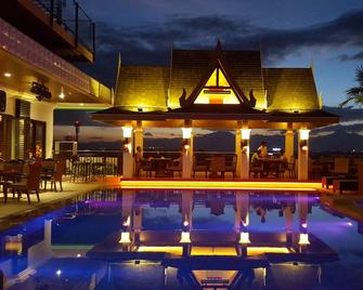 普莱姆亚洲酒店 - 安吉利斯 - 游泳池