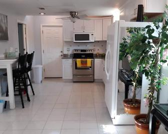 Cozy Studio Cottage on \'The Hill,\' walkably close to everything! The Zoo, Park!! - 圣路易斯 - 厨房