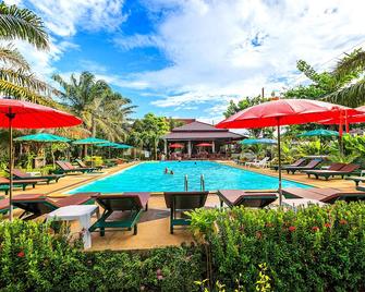 兰达岛孔宁海滩度假酒店 - 高兰 - 游泳池