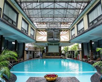 瑞士国际萨洛瓦尔酒店 - 博卡拉 - 游泳池