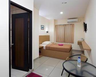 Guest House Remaja - 三马林达 - 睡房