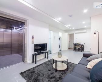 Myhoyoho Apartments In Pyrmont - 悉尼 - 客厅