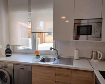 Apartamento El Hidalgo - 埃纳雷斯堡 - 厨房