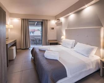 Pierros Hotel - 拉加纳斯 - 睡房