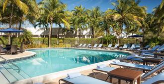 西棕榈滩万豪酒店 - 西棕榈滩 - 游泳池