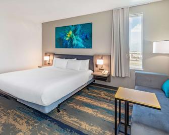 I-45北边的拉京塔酒店(Wyndham Galveston)套房 - 加尔维斯敦 - 睡房