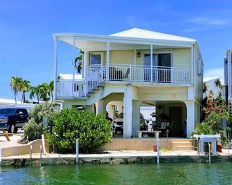 Ocean Paradise At Venture Out + 4 Bikes & 2-2 Person Kayaks! King & Queen Beds! - Summerland Key - 建筑