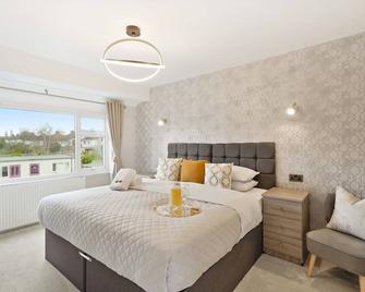 Luxurious 4 Bed House, Solihull, Nec, Airport, Business & Leisure Stays - Wisteria House - 索利赫尔 - 睡房
