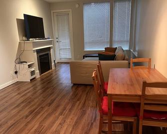 Lovely 3 rooms apartment in UBC perfect for your entire family - 温哥华 - 餐厅