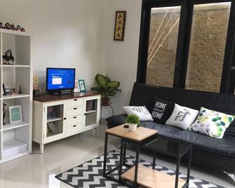 River View Room in Denpasar - 登巴萨 - 客厅