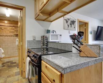 Modern Mountain-View Condo at Big Sky Resort! - 大天空市 - 厨房