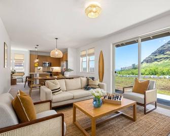 Alaula by AvantStay Gated Security Home w Valley Ocean Views - 怀厄奈 - 客厅