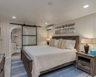 Sam Hughes Inn Bed and Breakfast - 土桑 - 睡房