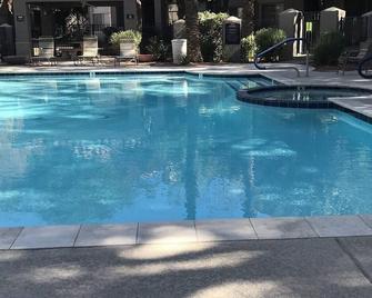 Ahwatukee - 1 BR Condo, first floor, no stairs - 凤凰城 - 游泳池