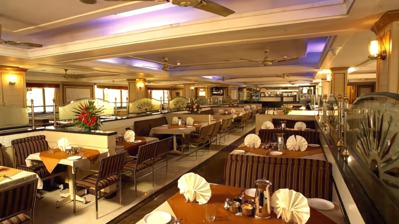 纳德希尼密涅瓦圆形酒店