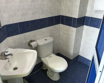 新加坡新唐满城酒店 - 新加坡 - 浴室