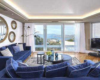 Vasilissa Villa - Four Bedroom Resort, Sleeps 8 - 伊罗达 - 客厅