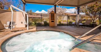 最佳西方花园酒店 - 圣罗莎 - 游泳池