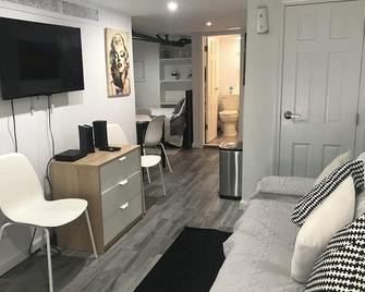 25-30 mins to Times Sq! - 皇后区 - 客厅