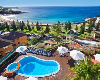 悉尼库吉海滩皇冠假日酒店 - 悉尼 - 游泳池