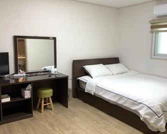 Gyeongju Roamers Stay - 庆州 - 睡房