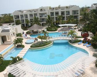 Gorgeous Modern 1 Bed/1.5bath Condo At The Atrium Resort - 普罗维登西亚莱斯岛 - 游泳池