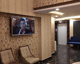 阿卡德尼兹凡酒店 - 凡城 - 柜台