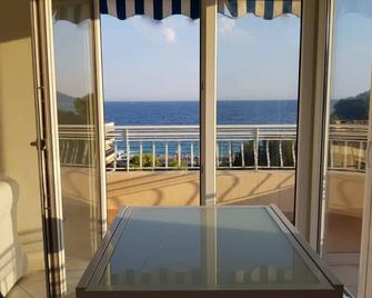 C060-Bel Appartement avec Vue Mer - Picaud - 戛纳 - 阳台