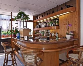 名誉酒店 - 卡马约雷 - 酒吧