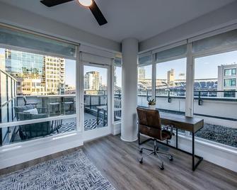 Views overlooking Petco Park - Pool, Hot Tub, Sauna, Steam Room, Gym, - 圣地亚哥 - 阳台