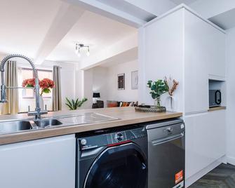 Manchester City Centre 2 Bed Apartment - 曼彻斯特 - 厨房