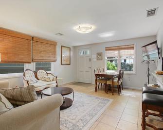 Quiet And Safe Uptown House Steps From Audubon Zoo And Shopping On Magazine - 新奥尔良 - 客厅