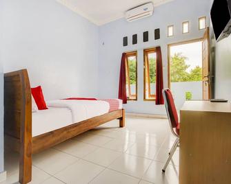 OYO Life 3982 Azka Homestay Syariah - 南榜港 - 睡房