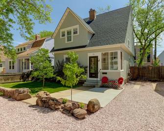 Beautiful Downtown Victorian With Hot Tub! - 科罗拉多斯普林斯 - 建筑