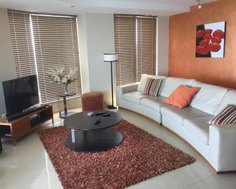 Hibernian Towers 1802 Self Catering Accommodation Strand Western Cape South Africa - 斯特兰德 - 客厅