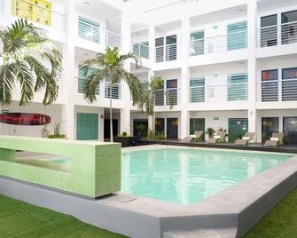 切图马尔温德姆 Tryp 酒店 - 切图马尔 - 游泳池