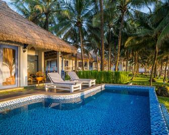 萨斯可蓝色泻湖水疗度假村 - Phu Quoc - 游泳池
