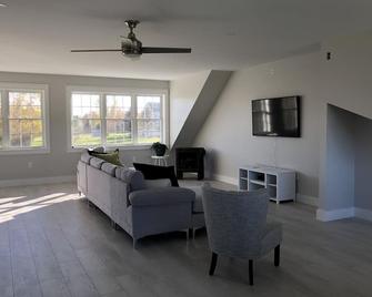 Sparkling New Apartment! - 布里斯托尔（佛蒙特州） - 客厅