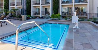 普拉斯皇家橡树贝斯特韦斯特酒店 - 圣路易斯-奥比斯保 - 游泳池