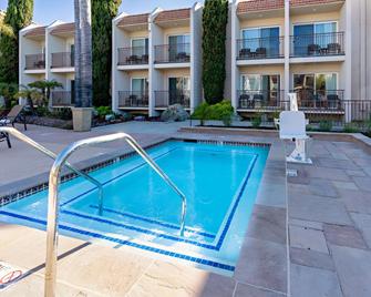 普拉斯皇家橡树贝斯特韦斯特酒店 - 圣路易斯-奥比斯保 - 游泳池