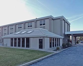 Majestica Inn and Suites - 坎顿 - 建筑