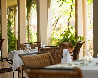 Smugglers Cove Resort And Spa - 格罗斯岛 - 餐馆