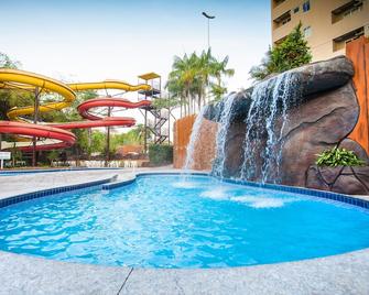 金海豚大酒店 - 卡达斯诺瓦斯 - 游泳池