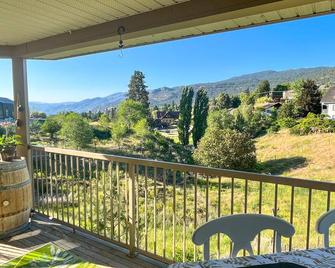 'The Verandah' King Suite at GaLa View B&B: Mountain & Lake Views - 纳拉马塔 - 阳台