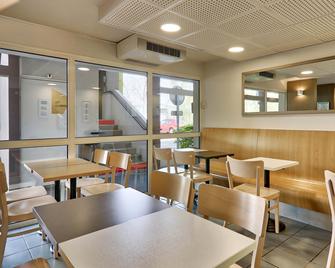 克莱蒙特费朗布雷泽机场民宿酒店 - 克莱蒙费朗 - 餐馆