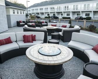Spacious waterfront townhouse at Cove at Yarmouth - 西雅茅斯 - 露台